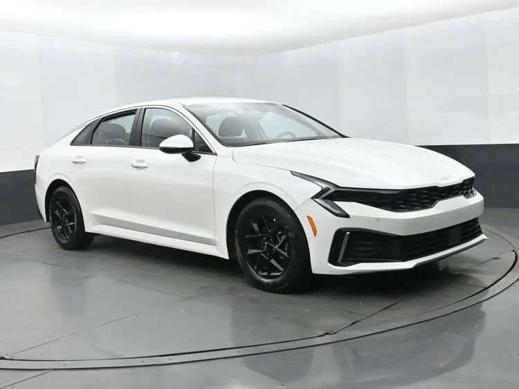 Used 2025 Kia K5 LXS FWD image 2
