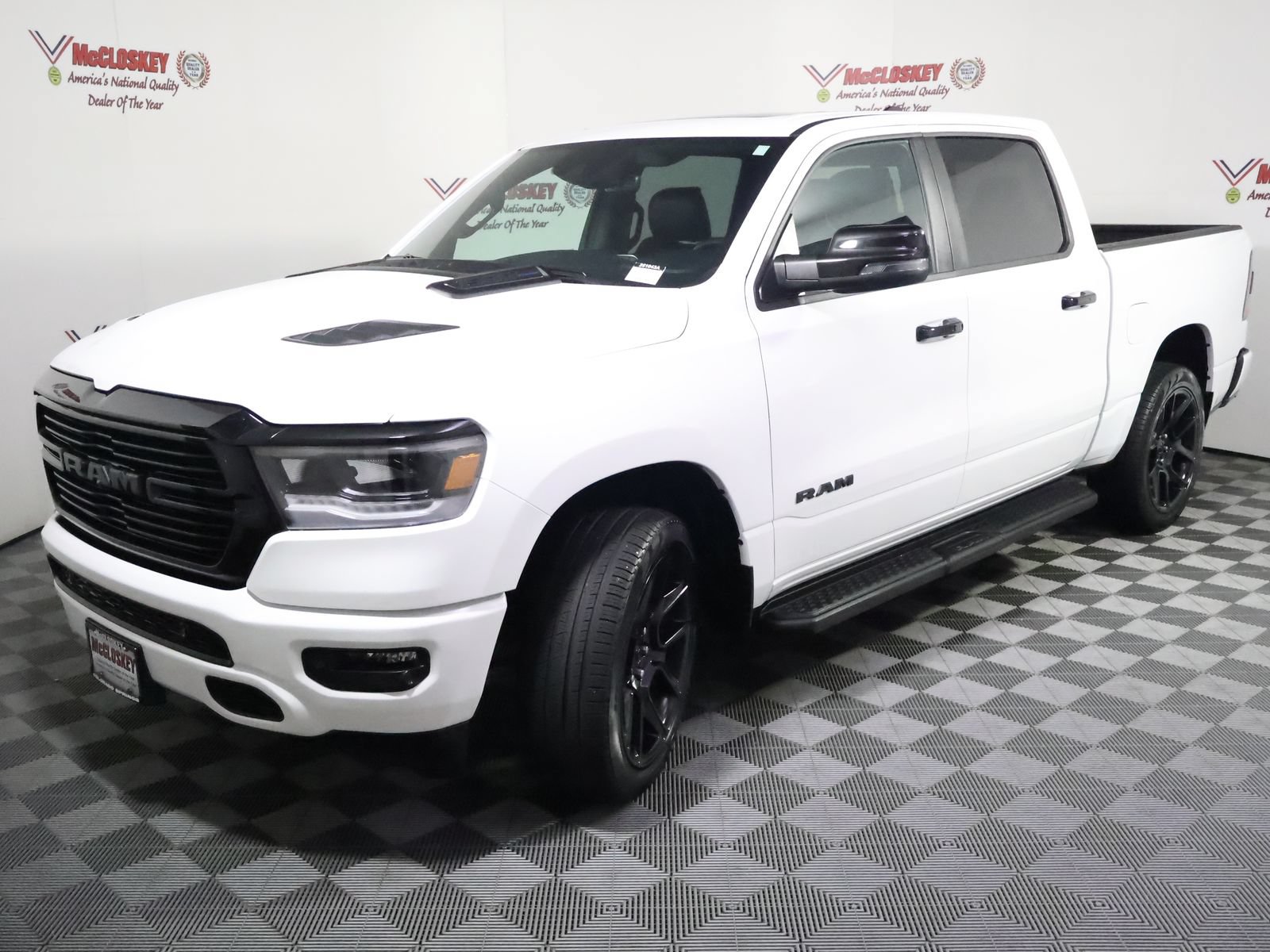 Used 2024 RAM 1500 Laramie AWD/4WD image 15