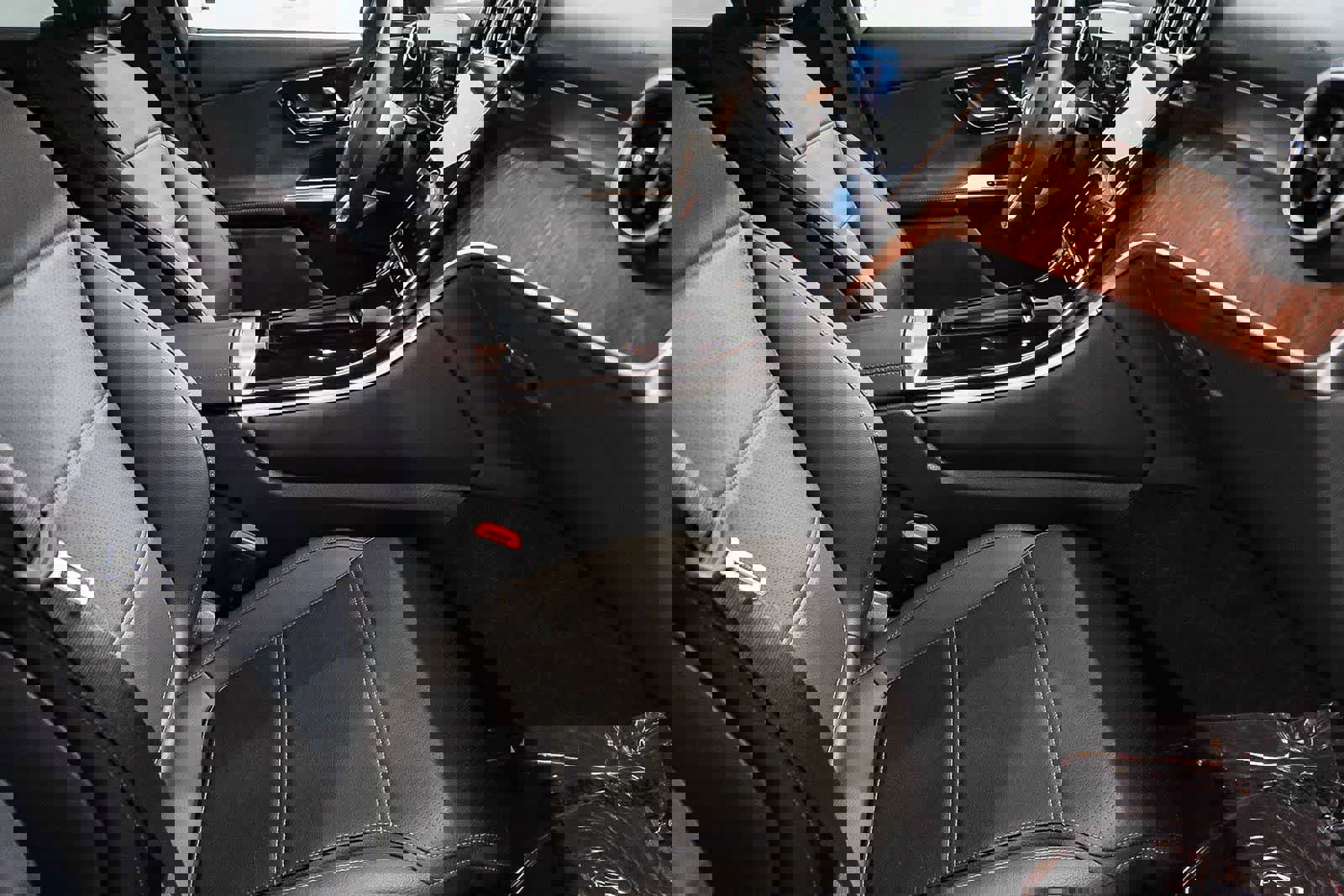 Used 2025 Mercedes-Benz GLC 350e image 18