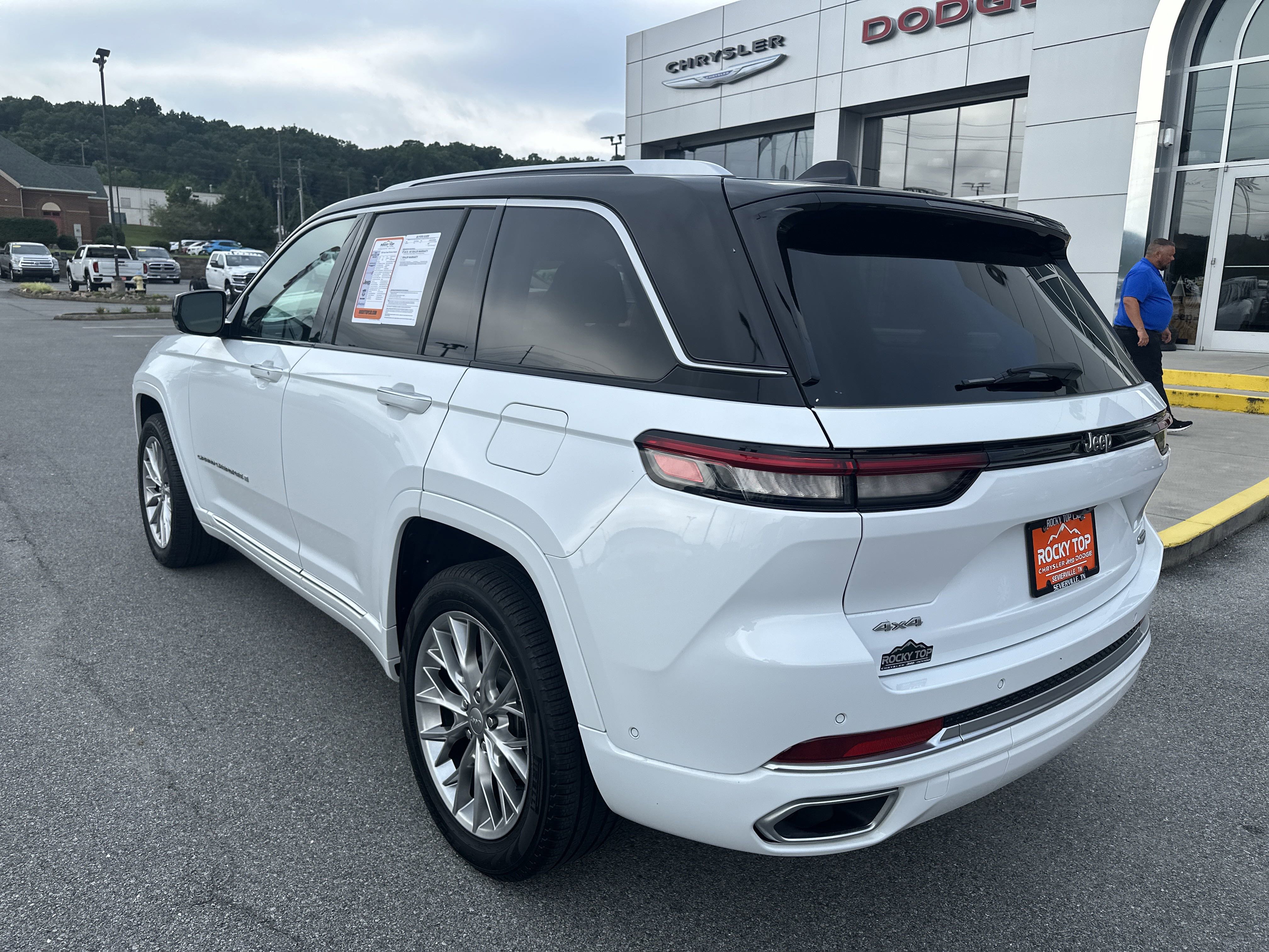 Used 2024 Jeep Grand Cherokee Summit image 9