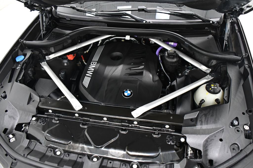 Used 2024 BMW X7 xDrive40i w/ M Sport Package image 6