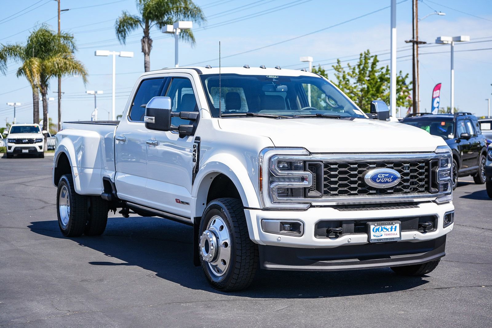 Used 2025 Ford F450 Platinum w/ Platinum Plus Package AWD/4WD image 3