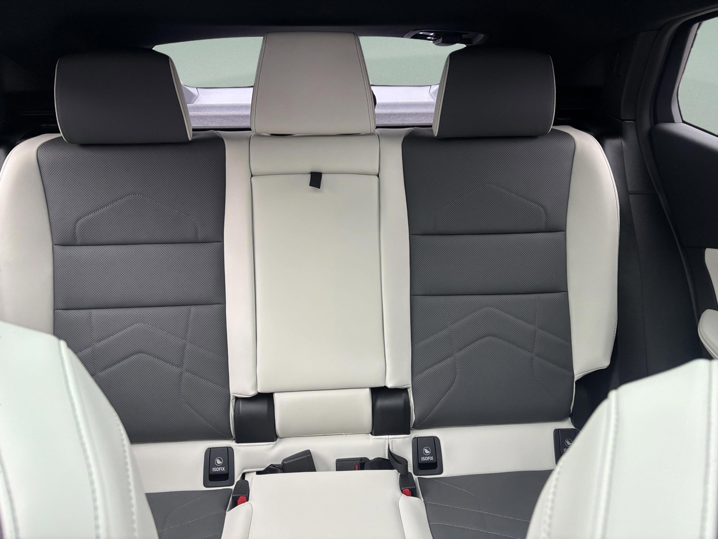 Used 2026 BMW X2 xDrive28i w/ Technology Package image 18