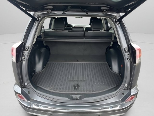 Used 2018 Toyota RAV4 Limited w/ Advanced Technology Package image 12