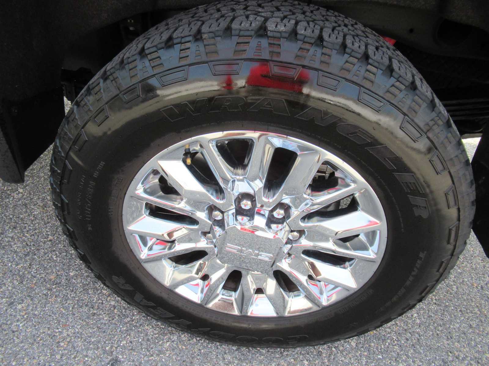 Used 2023 GMC Sierra 2500 Denali w/ Technology Package AWD/4WD image 9