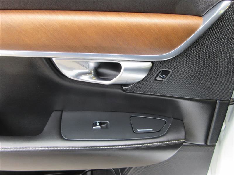 Used 2018 Volvo S90 T6 Inscription w/ Convenience Package image 27