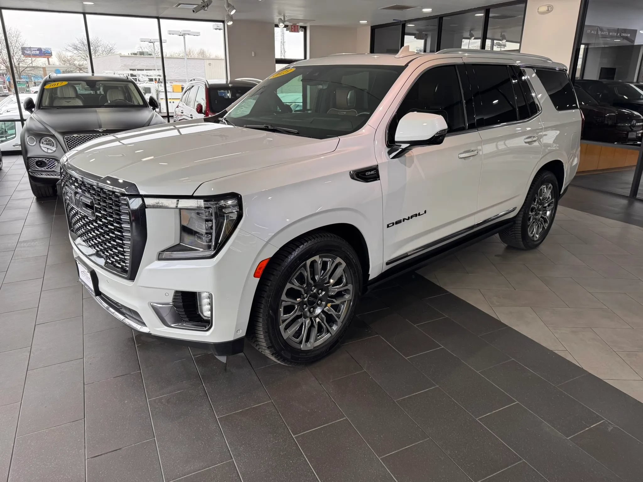 Used 2023 GMC Yukon Denali Ultimate AWD/4WD image 1