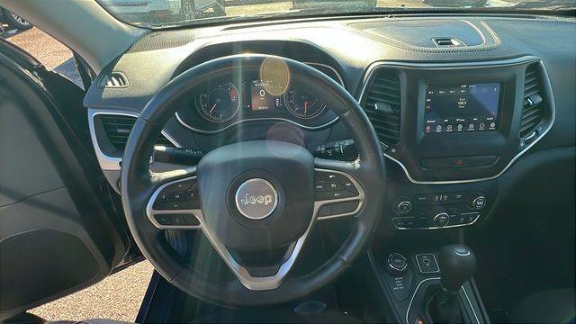 Used 2019 Jeep Cherokee Latitude w/ Cold Weather Group image 22