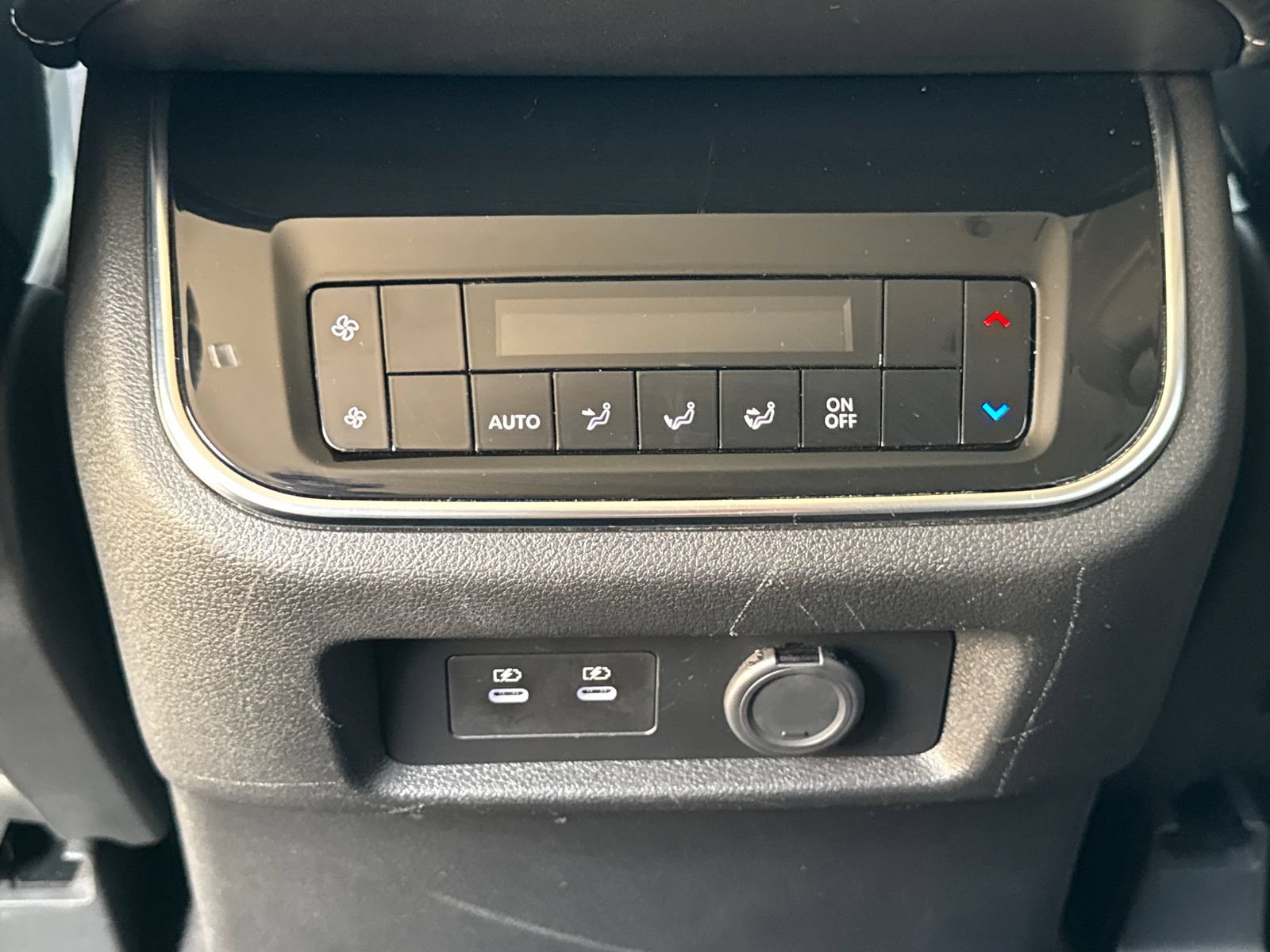 Used 2025 Nissan Armada SV RWD image 24