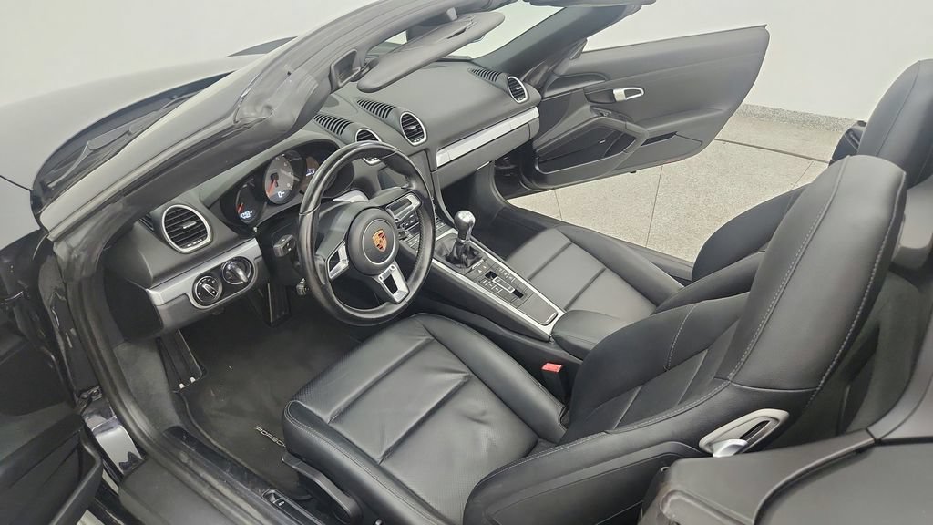 Used 2018 Porsche 718 Boxster S RWD image 30