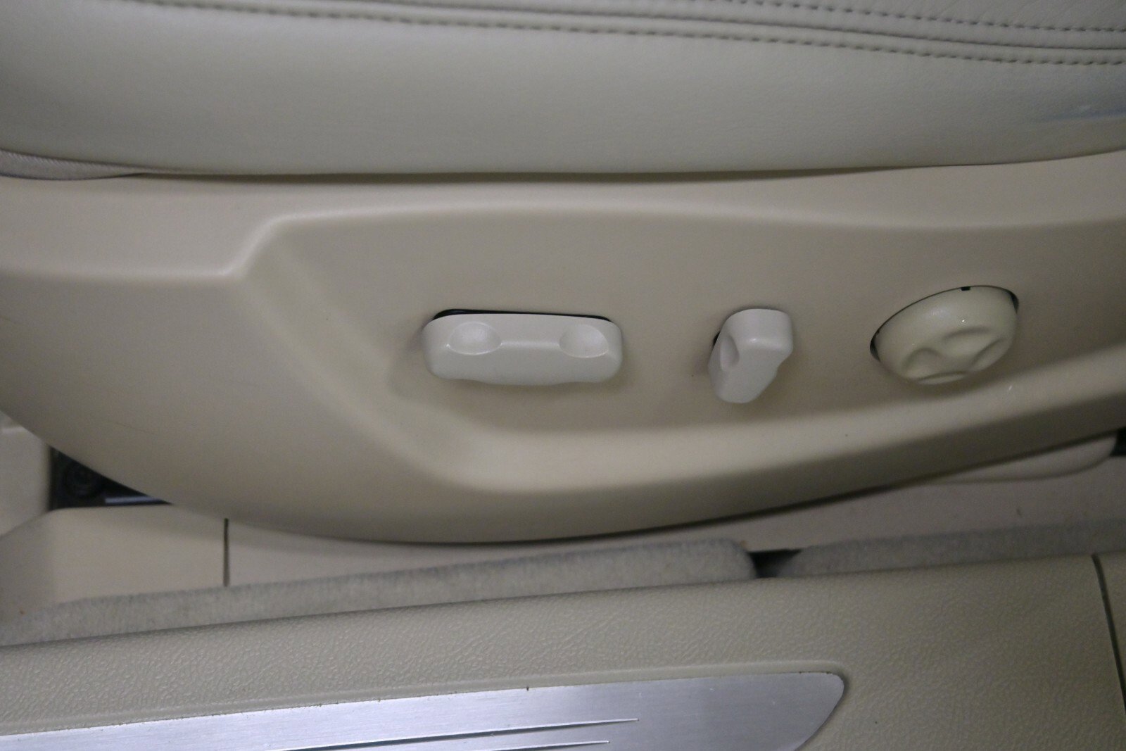 Used 2007 Cadillac DTS Luxury I w/ Trunk Convenience Package image 8