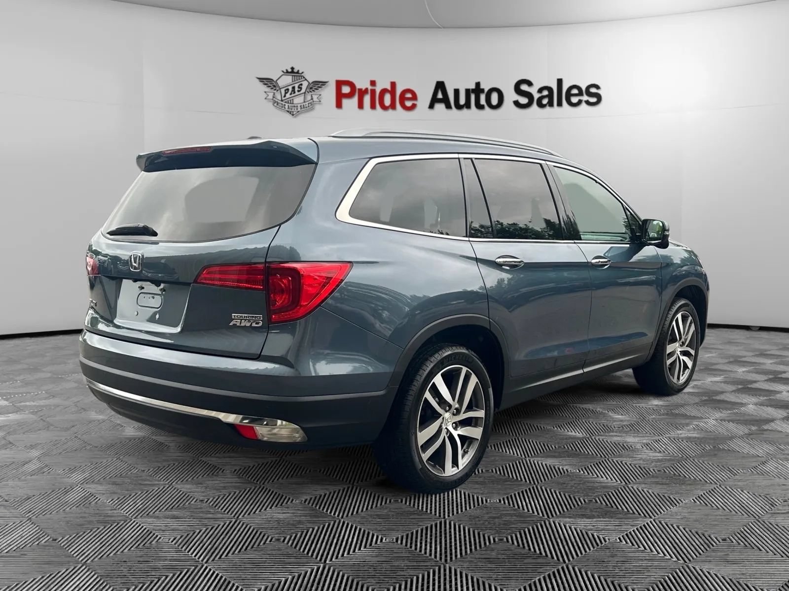 Used 2018 Honda Pilot Touring image 5