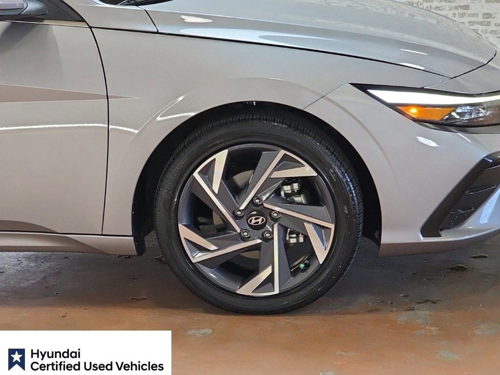 Used 2025 Hyundai Elantra SEL FWD image 8