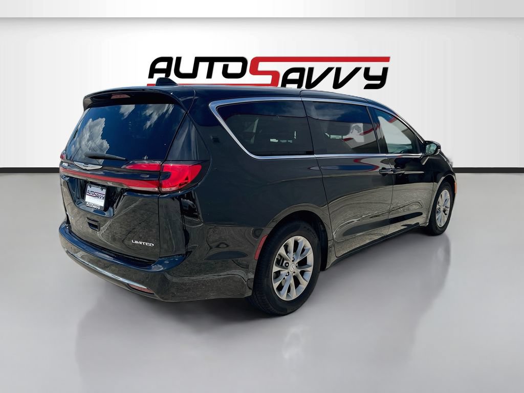 Used 2026 Chrysler Pacifica Limited FWD image 7