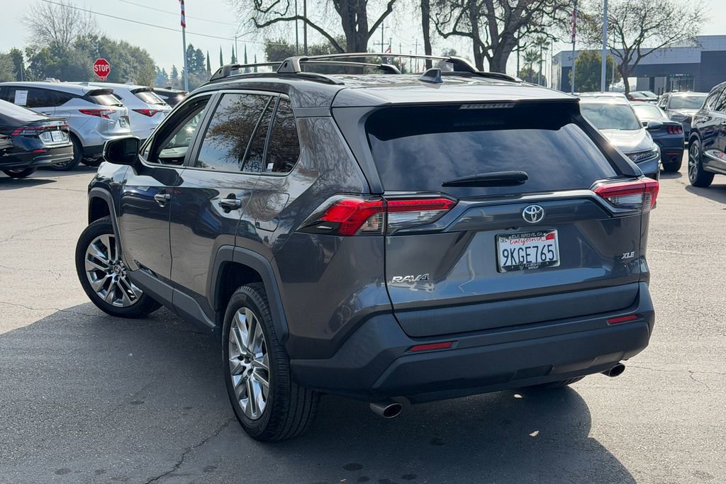 Used 2023 Toyota RAV4 XLE Premium image 11