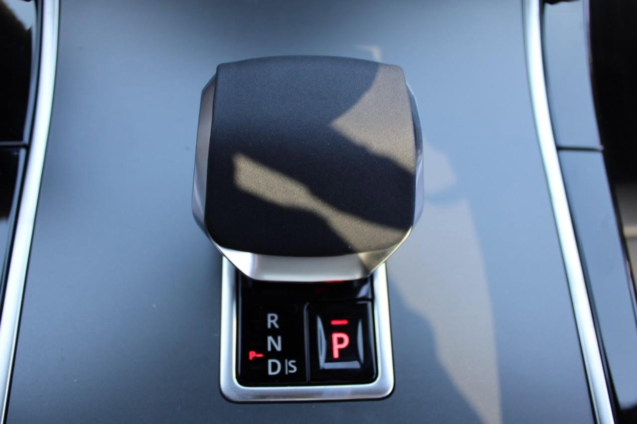Used 2025 Land Rover Range Rover Velar Dynamic SE image 27