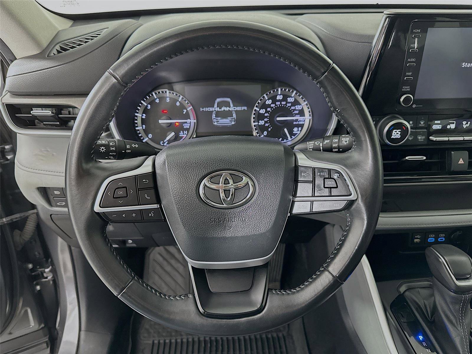 Used 2022 Toyota Highlander XLE AWD/4WD image 19