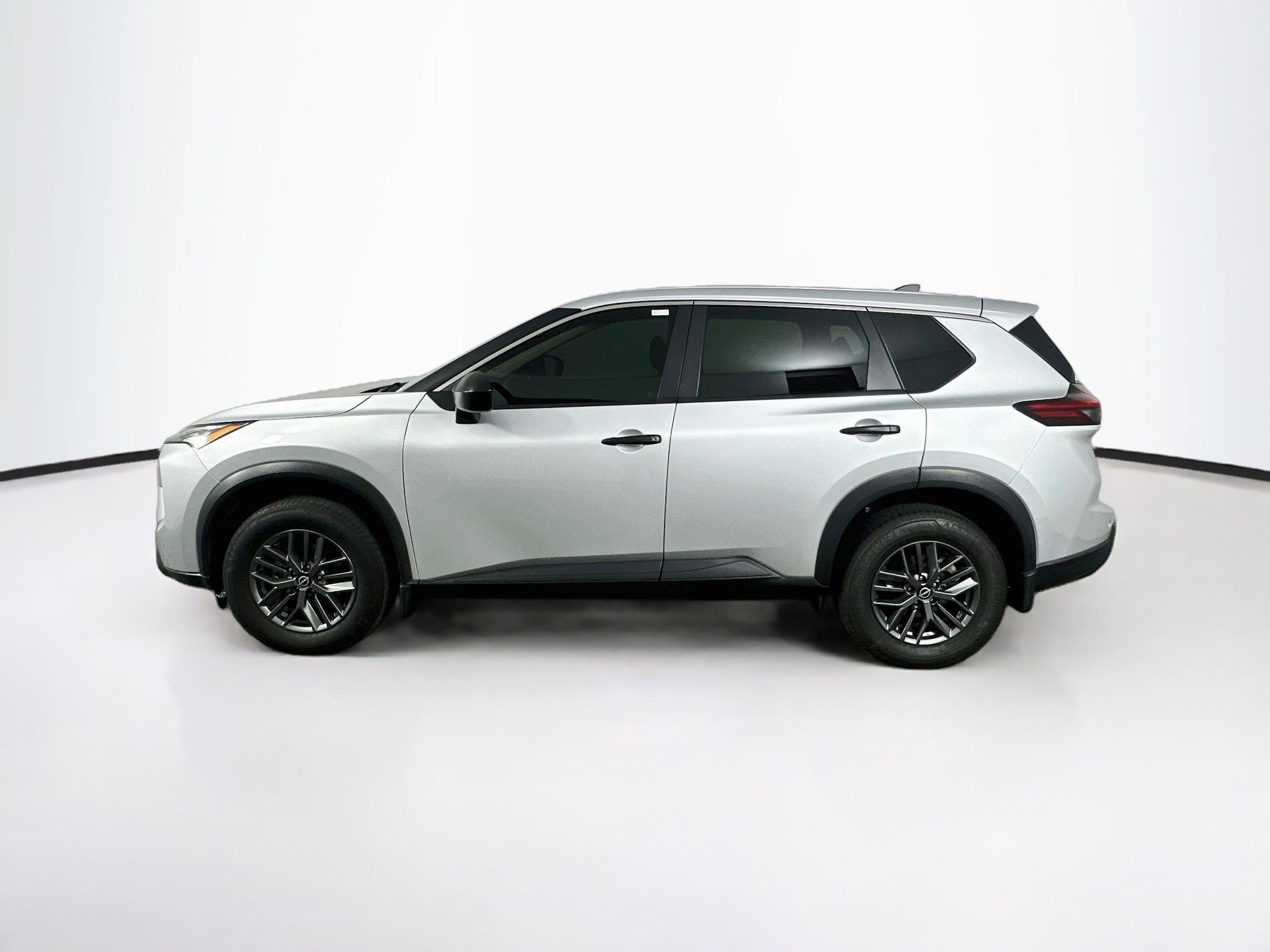 Used 2024 Nissan Rogue S FWD image 4