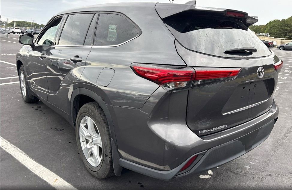 Used 2021 Toyota Highlander L AWD/4WD image 3