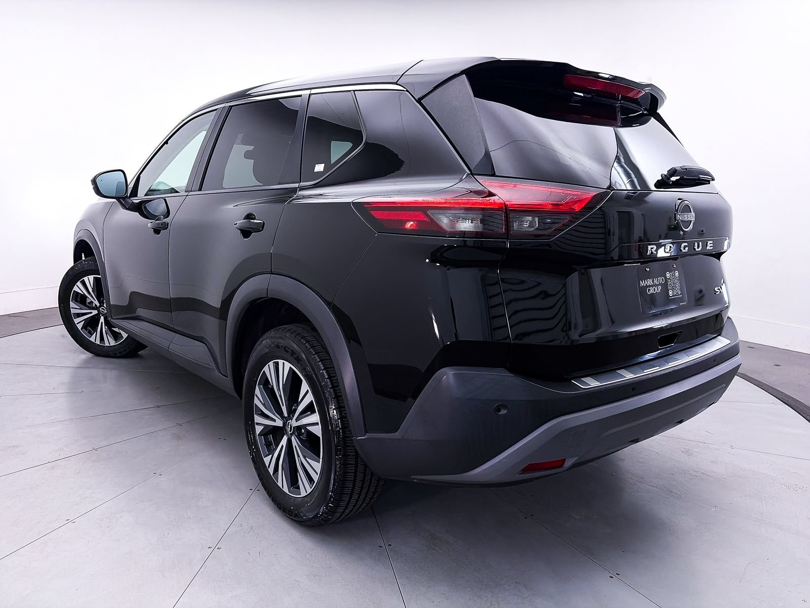 Used 2022 Nissan Rogue SV FWD image 2