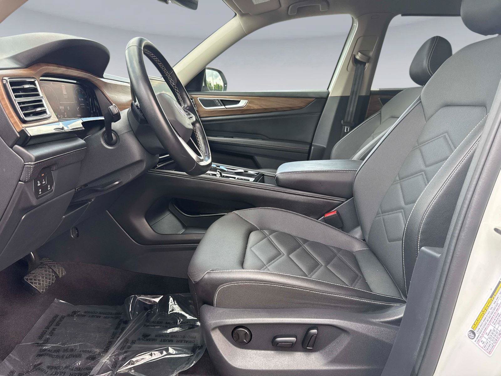 Used 2025 Volkswagen Atlas SE FWD image 24
