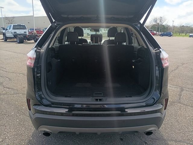 Used 2019 Ford Edge Titanium w/ Equipment Group 301A AWD/4WD image 26