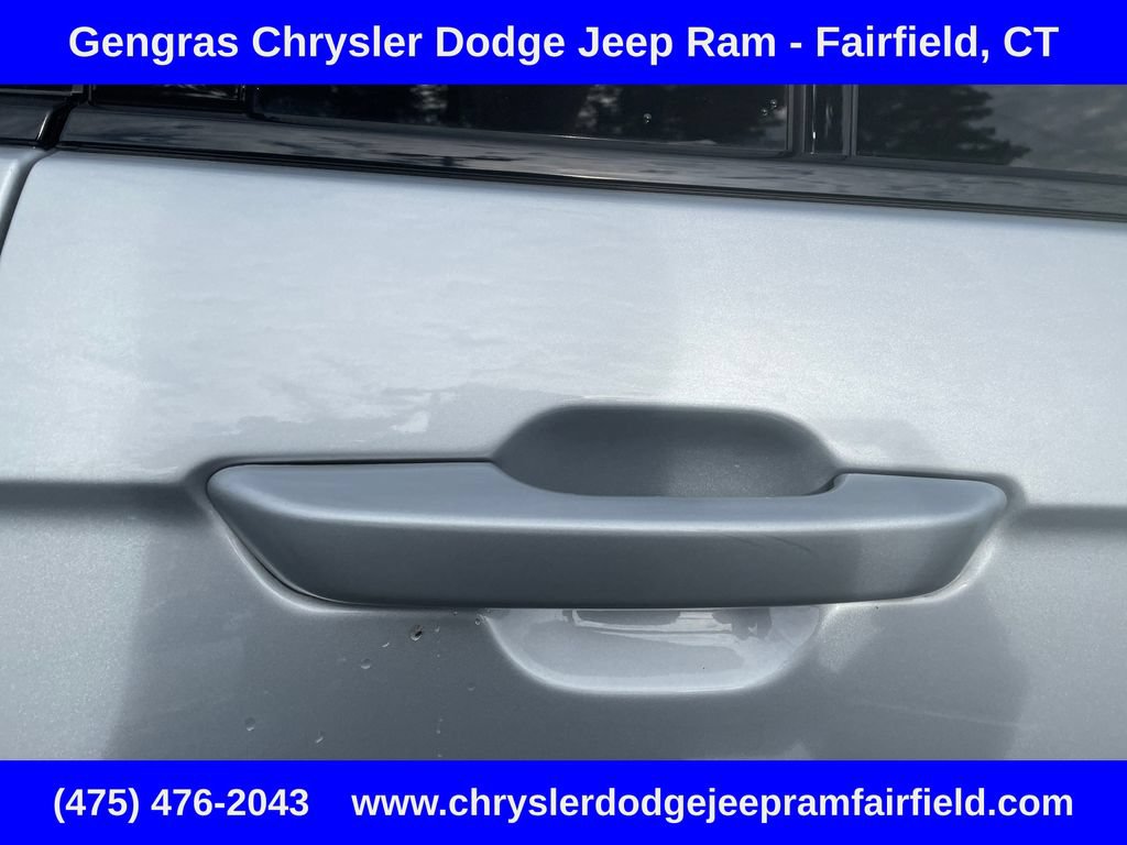 Used 2023 Jeep Grand Cherokee L Altitude AWD/4WD image 22