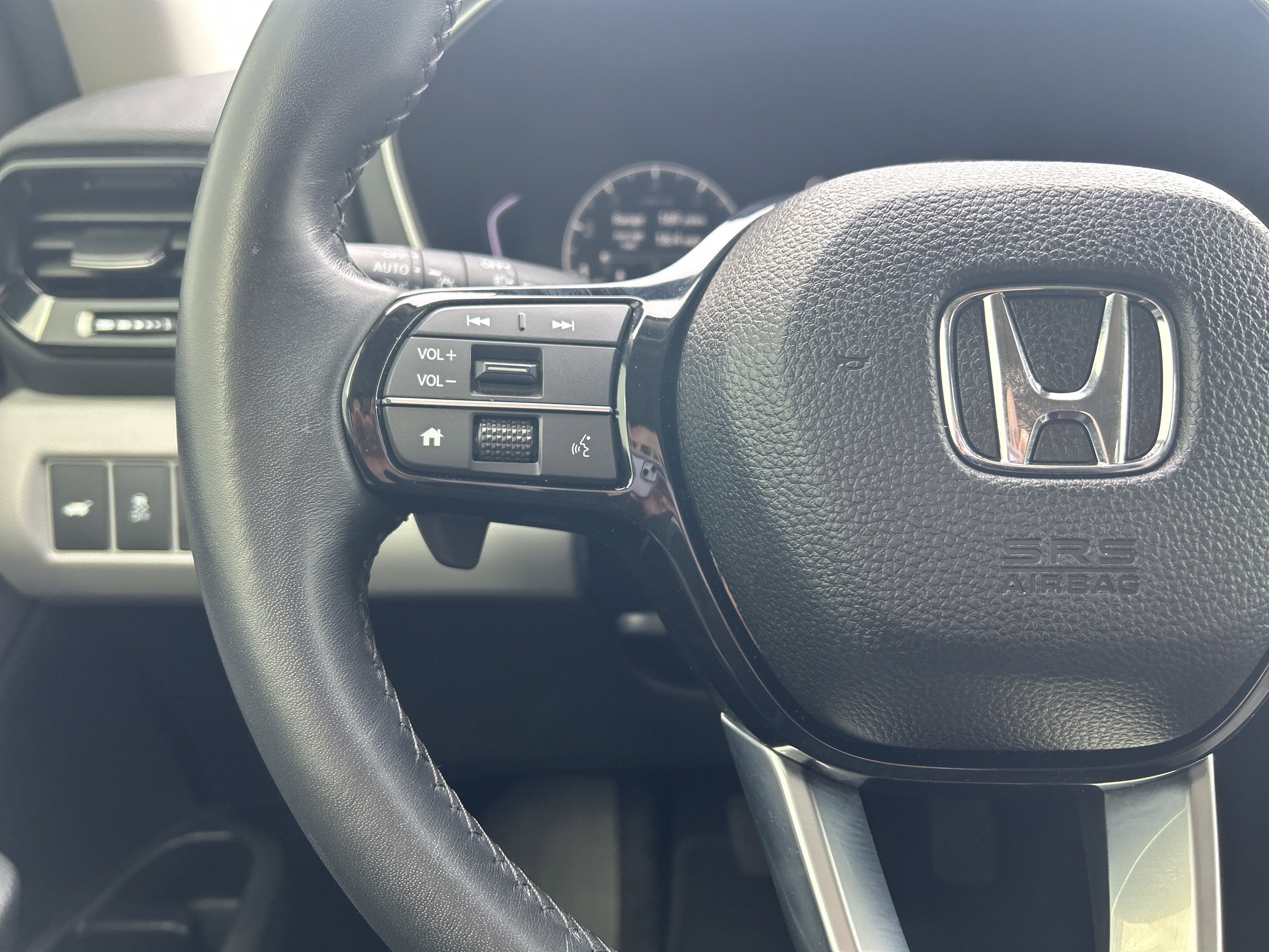 Certified 2025 Honda Pilot Touring image 18