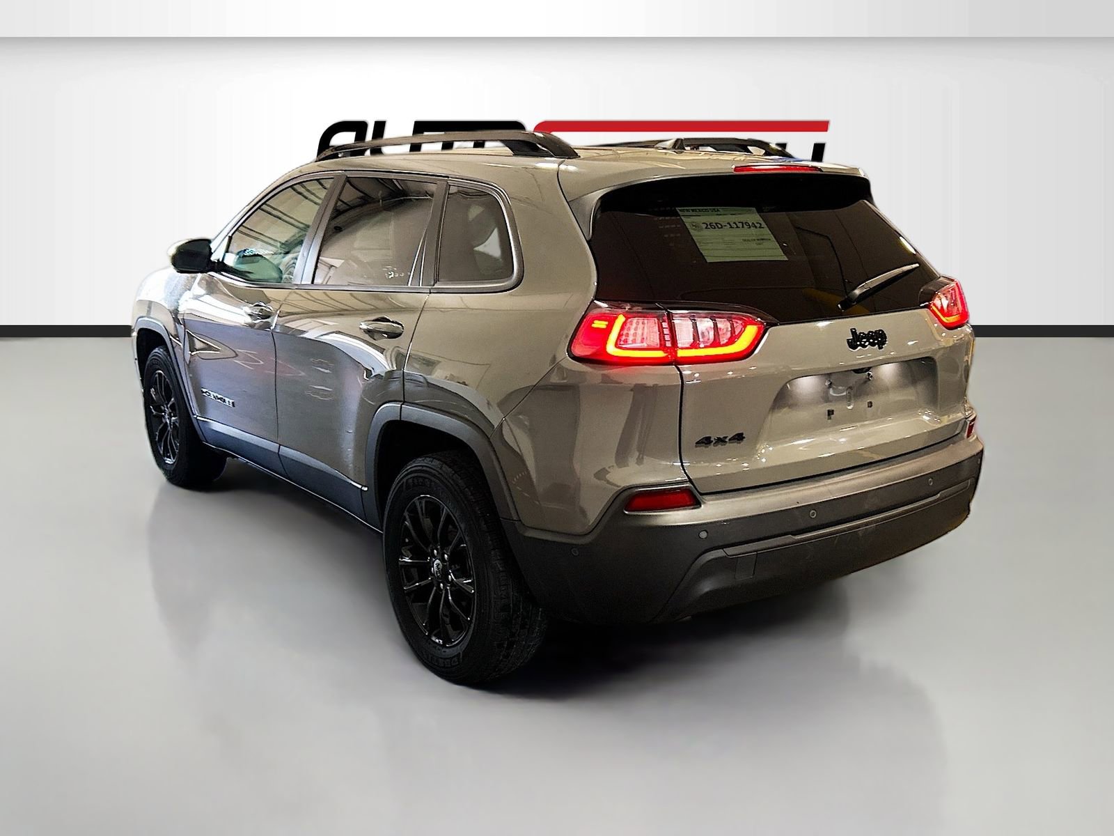 Used 2023 Jeep Cherokee Altitude Lux AWD/4WD image 5