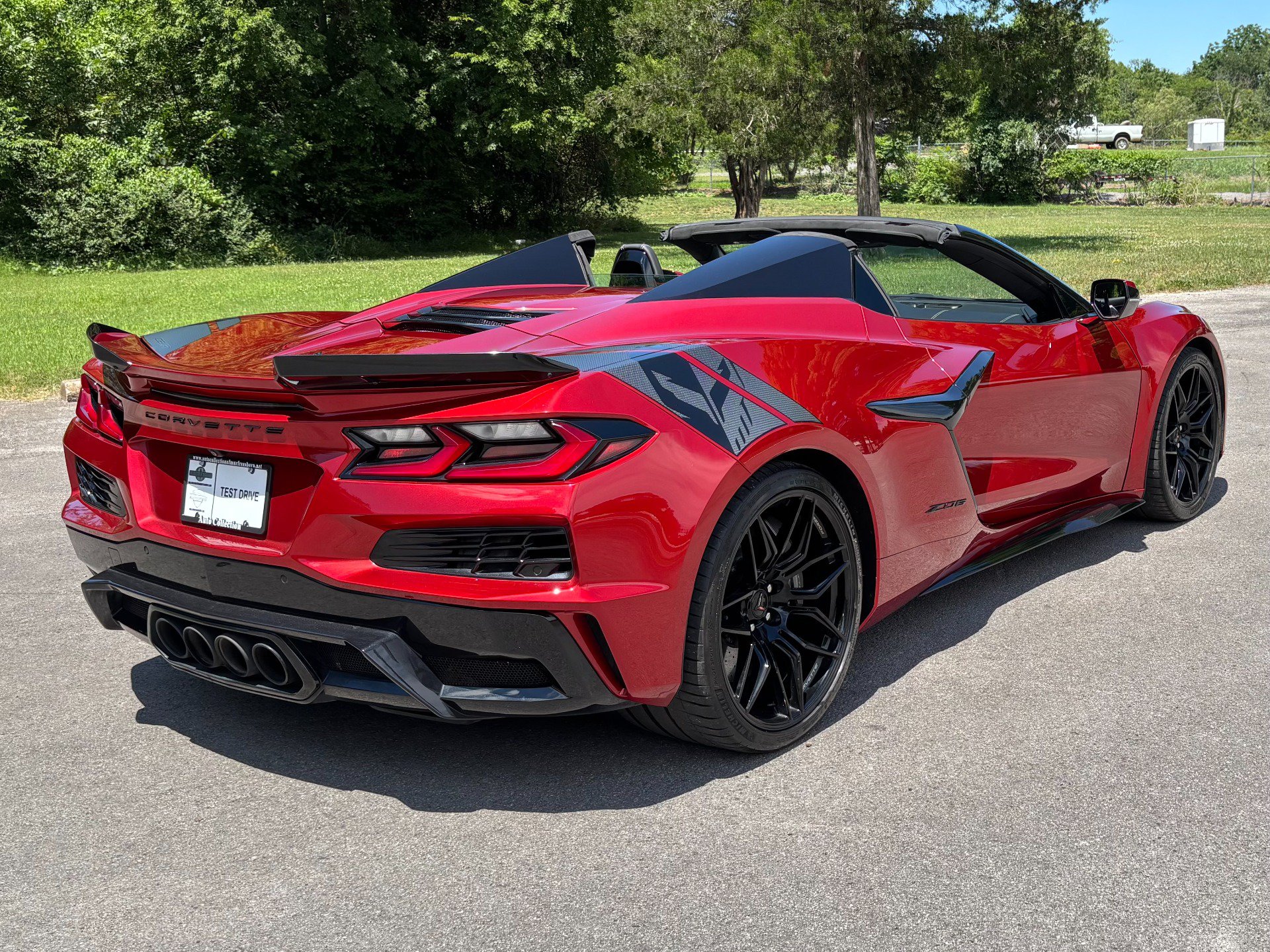 Used 2024 Chevrolet Corvette Z06 RWD image 3