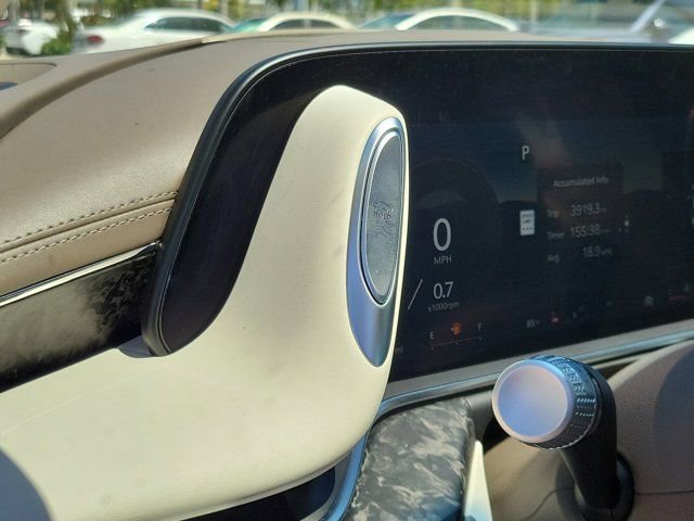 Used 2025 Genesis G90 3.5T image 25