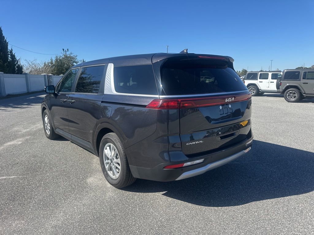 Used 2024 Kia Carnival LX image 8