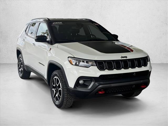 Used 2025 Jeep Compass Trailhawk image 5