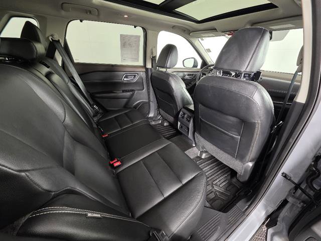 Used 2021 Nissan Rogue SL w/ Premium Package image 18