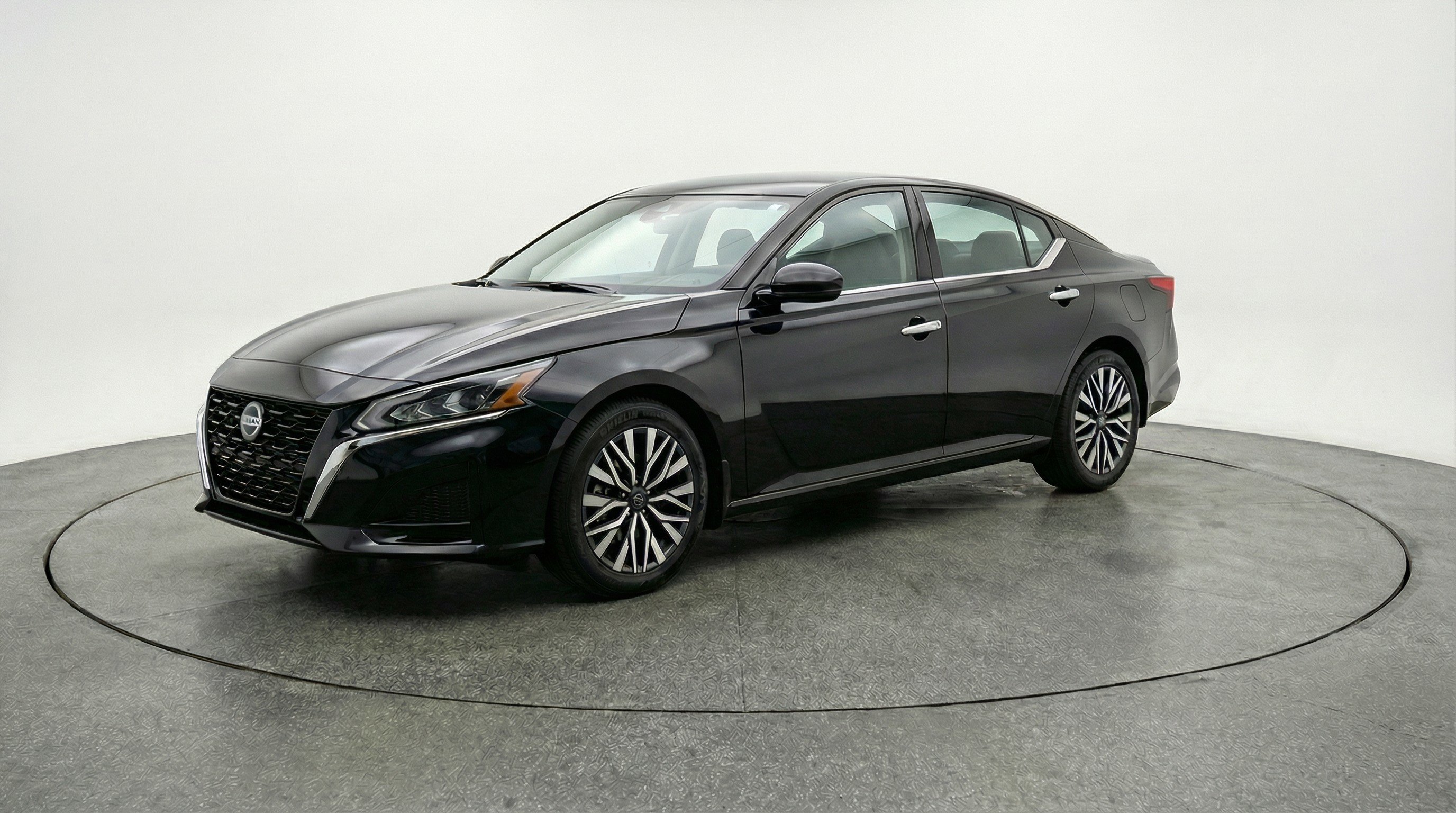 Used 2025 Nissan Altima 2.5 SV image 3
