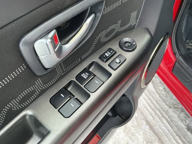 Used 2013 Kia Soul + image 23