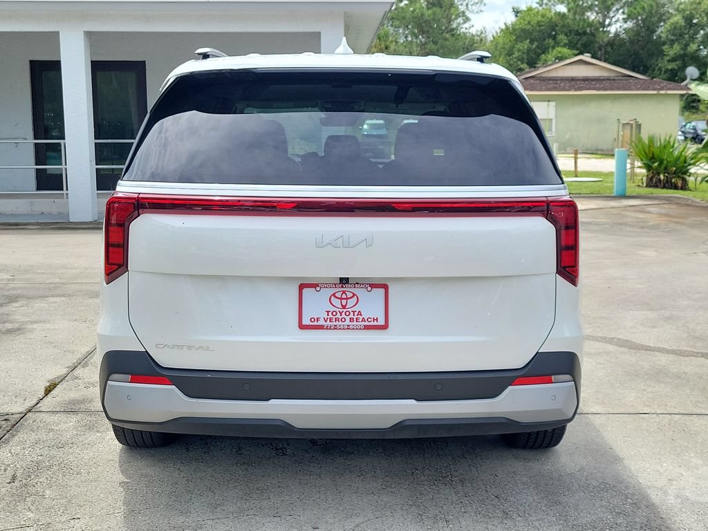 Certified 2025 Kia Carnival EX FWD image 5