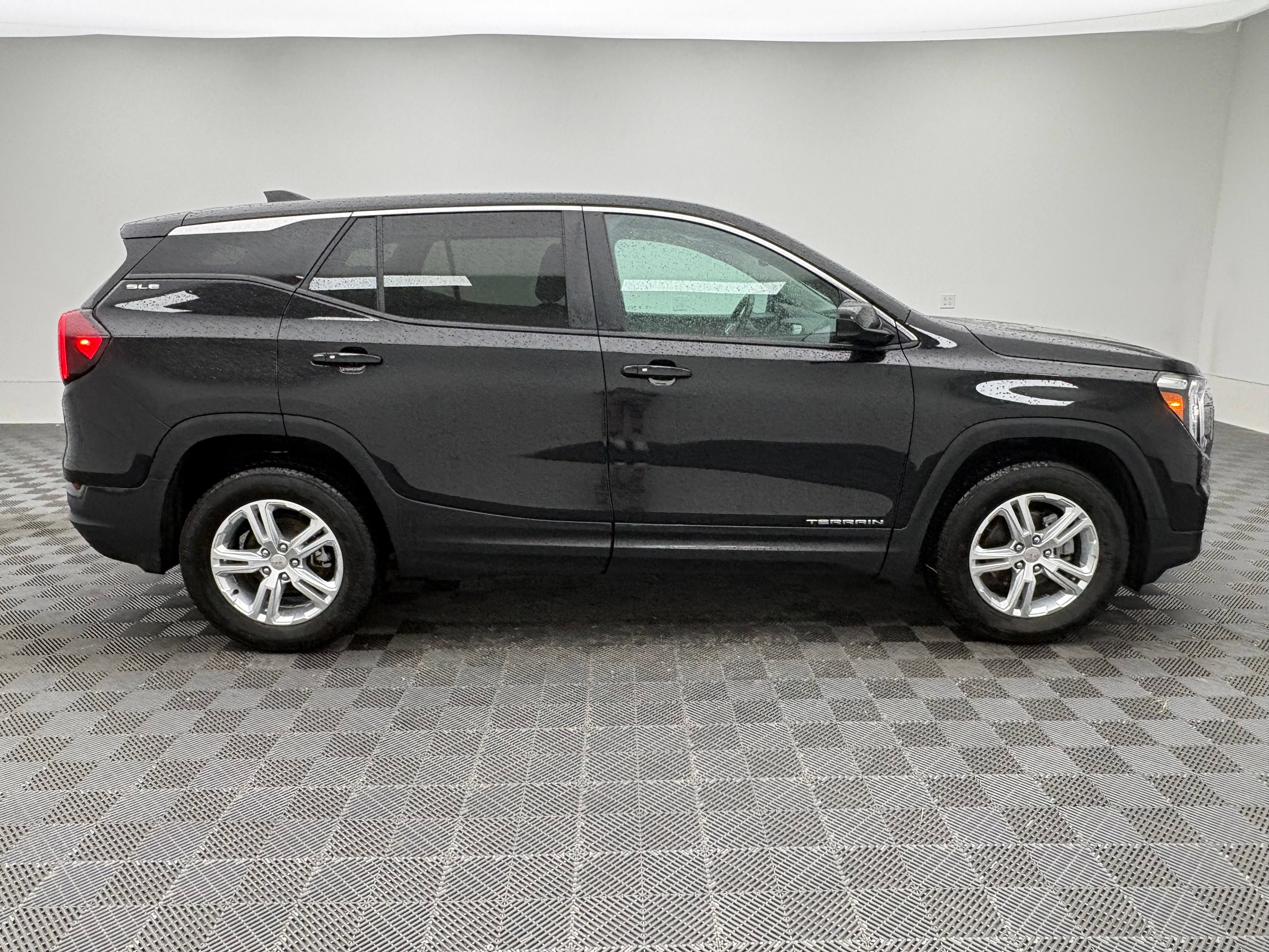 Used 2024 GMC Terrain SLE AWD/4WD image 5