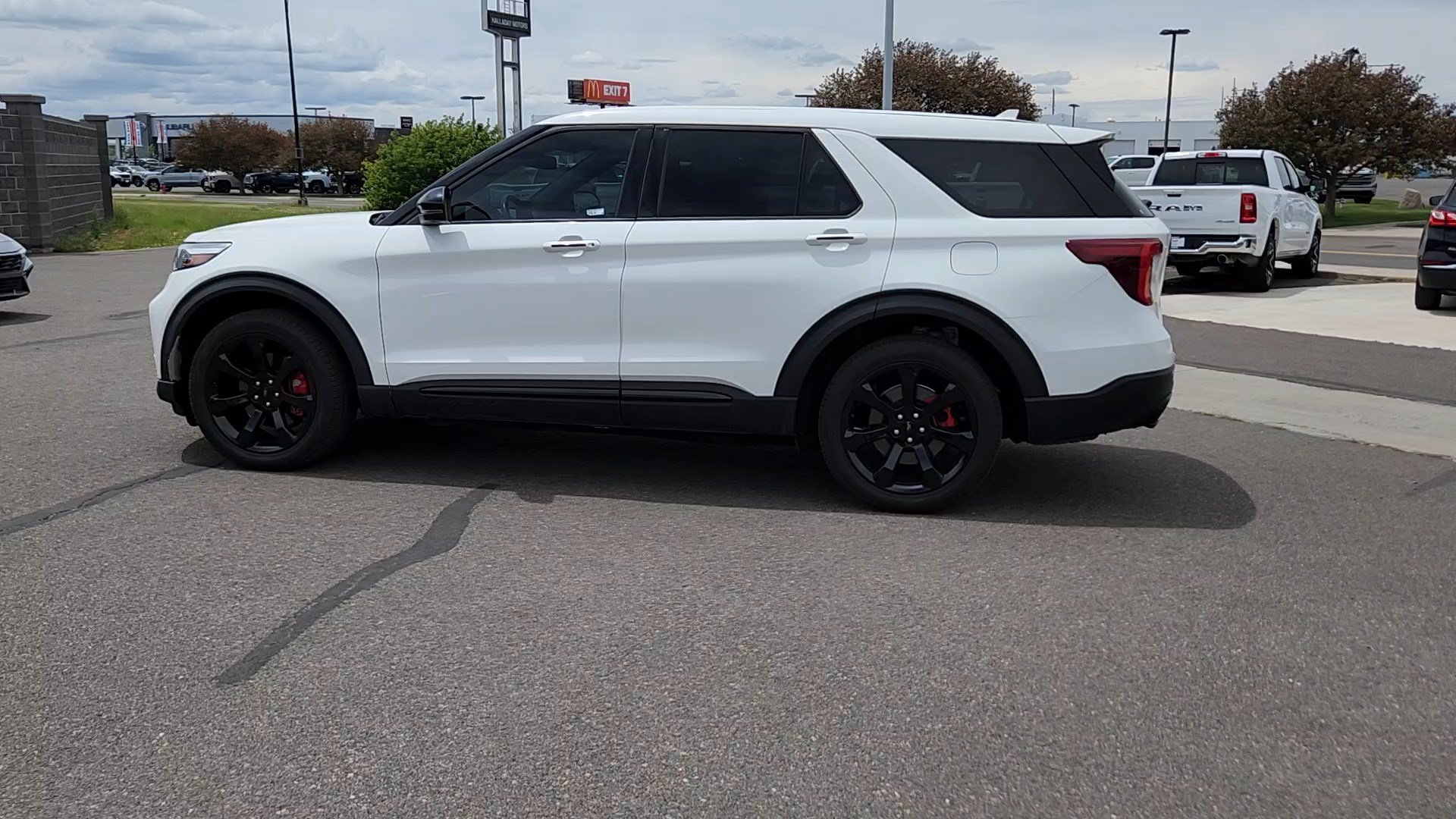 Used 2021 Ford Explorer ST w/ Equipment Group 401A AWD/4WD image 2