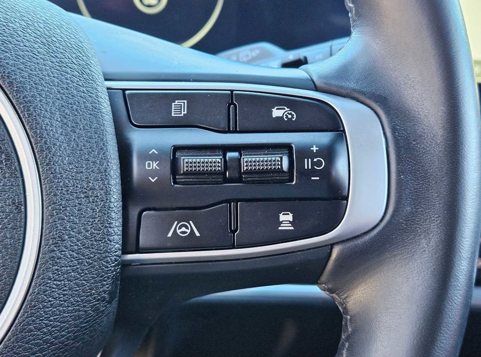 Used 2025 Kia Sportage SX image 22