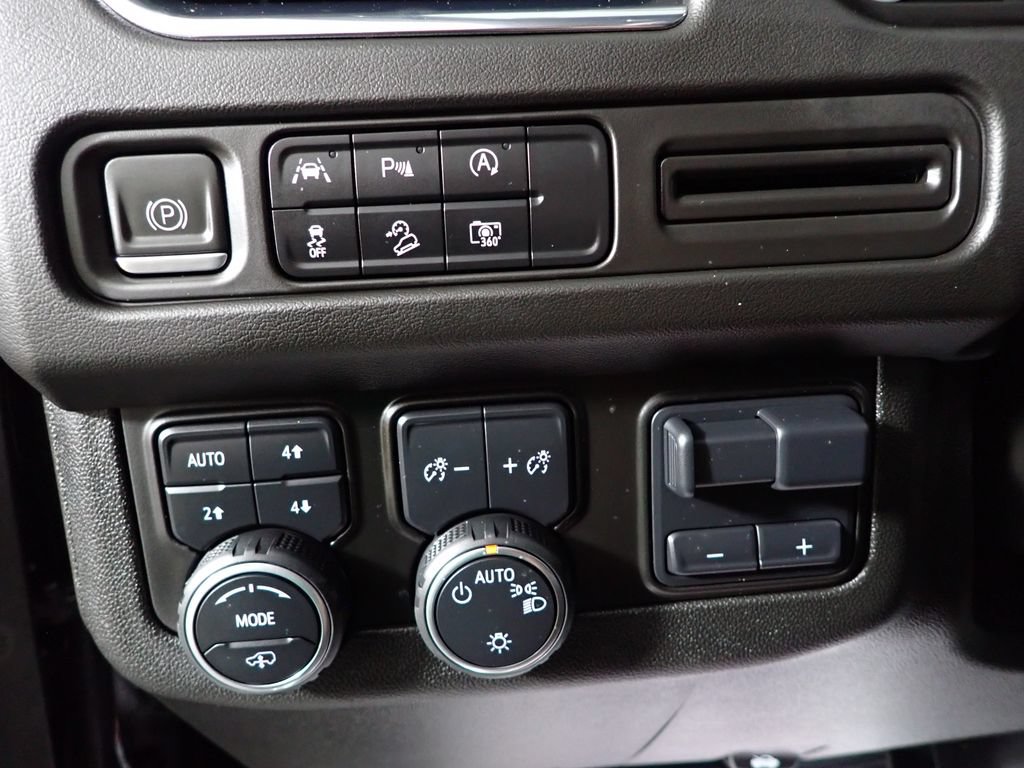 Used 2023 Chevrolet Tahoe Z71 w/ Z71 Off-Road Package AWD/4WD image 28