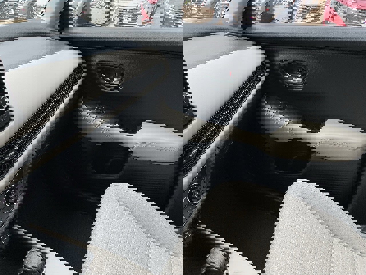 Used 2025 Honda HR-V LX image 36