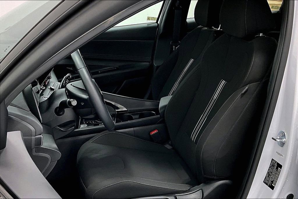 Certified 2025 Hyundai Elantra SEL image 32