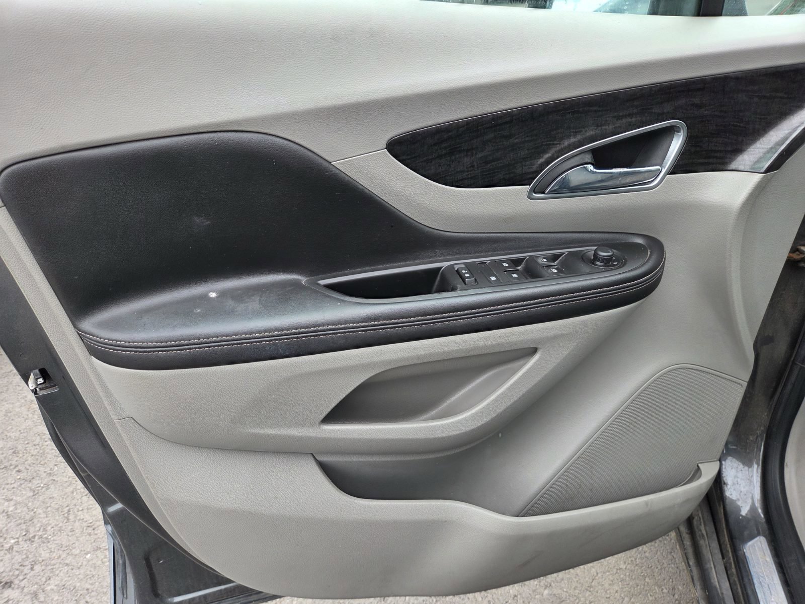 Used 2016 Buick Encore FWD image 5