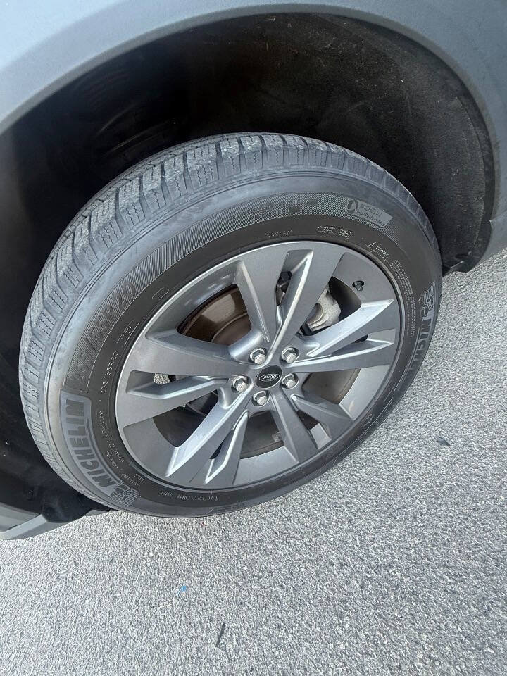 Used 2021 Ford Explorer XLT w/ Equipment Group 202A AWD/4WD image 16
