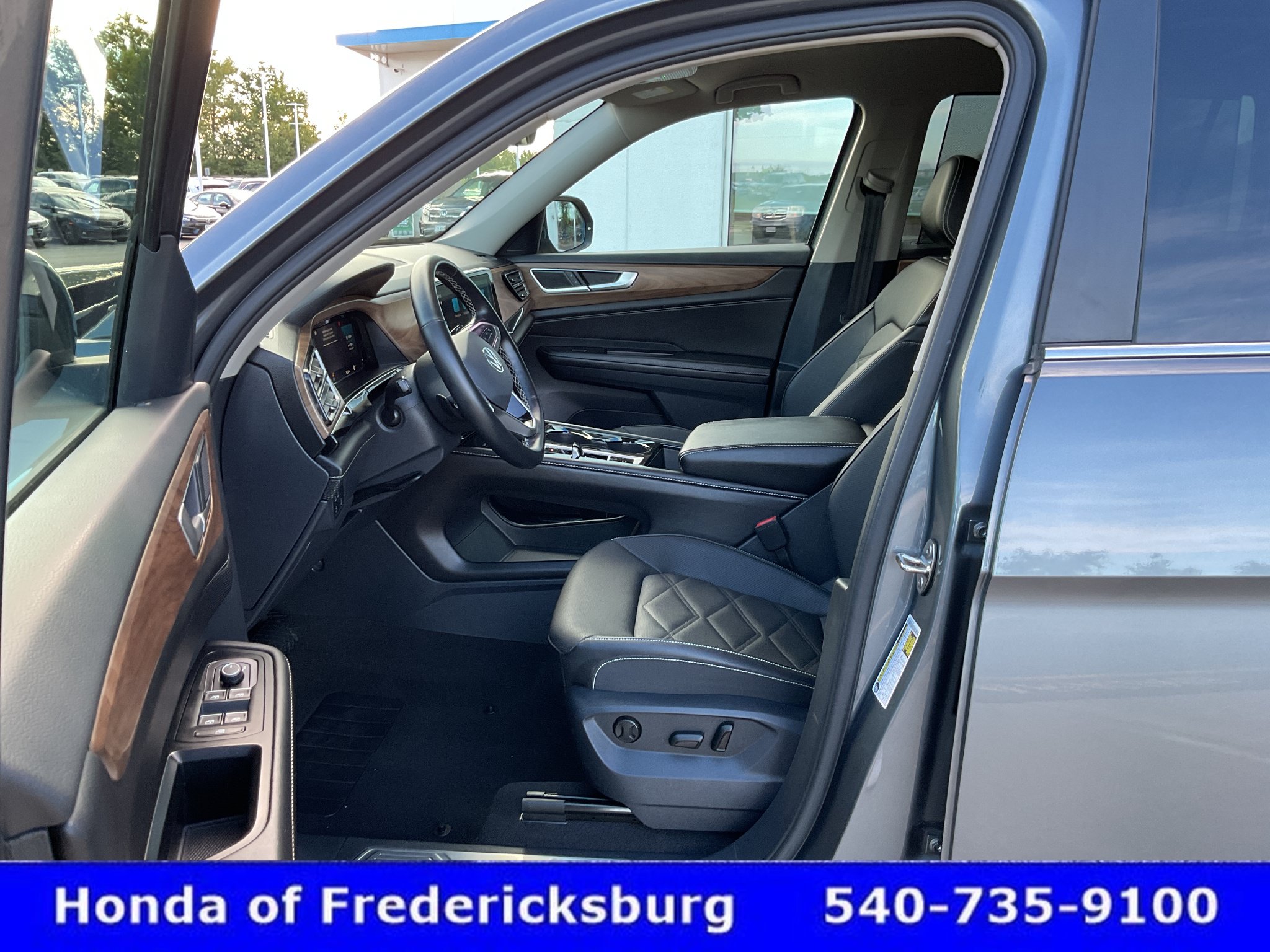 Used 2025 Volkswagen Atlas SE AWD/4WD image 29