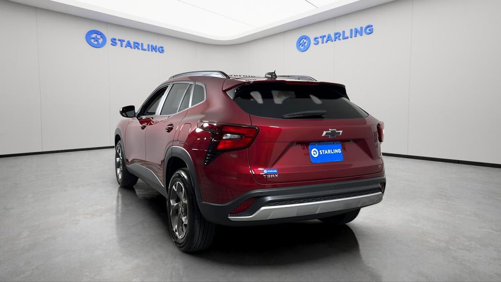 Certified 2025 Chevrolet Trax LT w/ Driver Confidence Package image 6