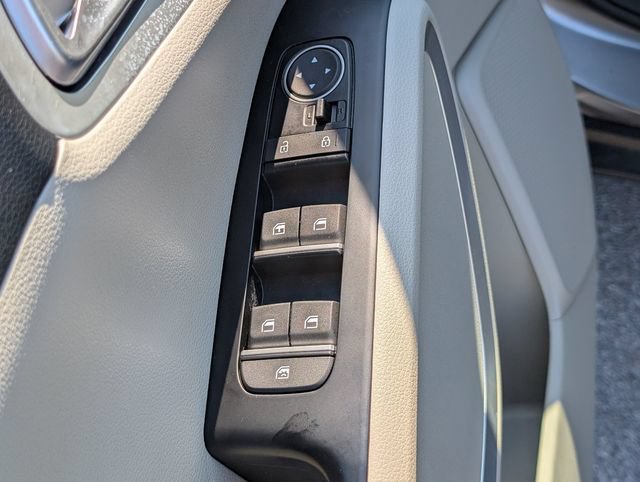 Used 2025 Kia Soul LX w/ LX Technology Package FWD image 16