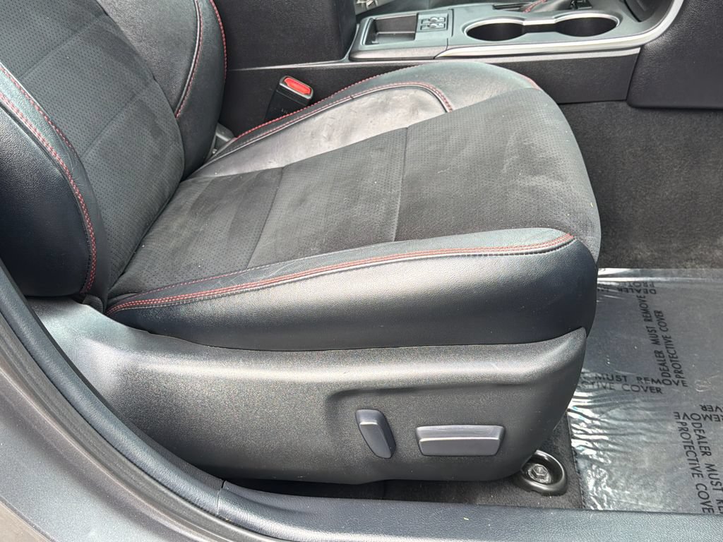 Used 2015 Toyota Camry XSE w/ Moonroof Package FWD image 6