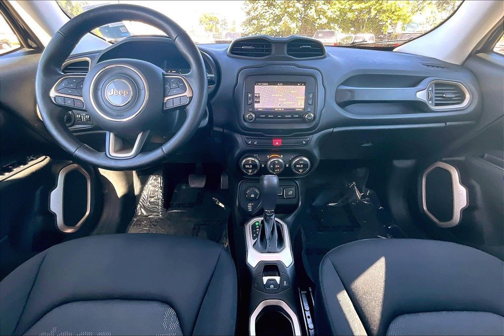 Used 2015 Jeep Renegade Latitude w/ Popular Equipment Group AWD/4WD image 16